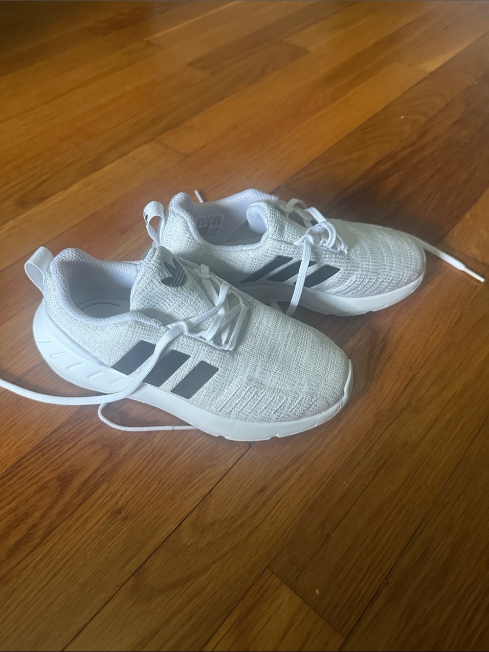adidas Kids White Sneakers size 2, worn twice, like new. Great to start school